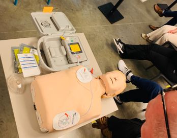 Ook uitleg over het AED-toestel,
